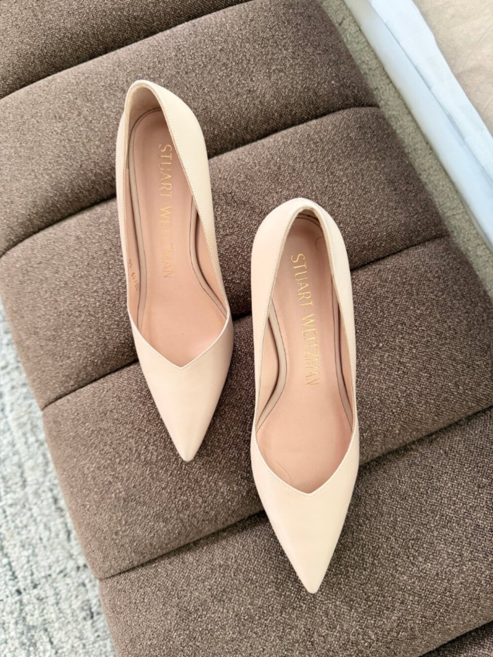 Stuart Weitzman NEW Nude Leather Pointed Toe Pumps size 6
